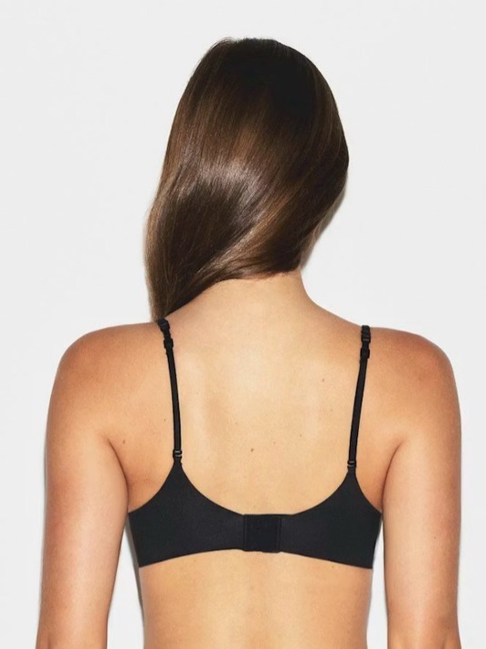 SKIMS Ultimate Plunge Push-Up Bra - Picture 2 of 7